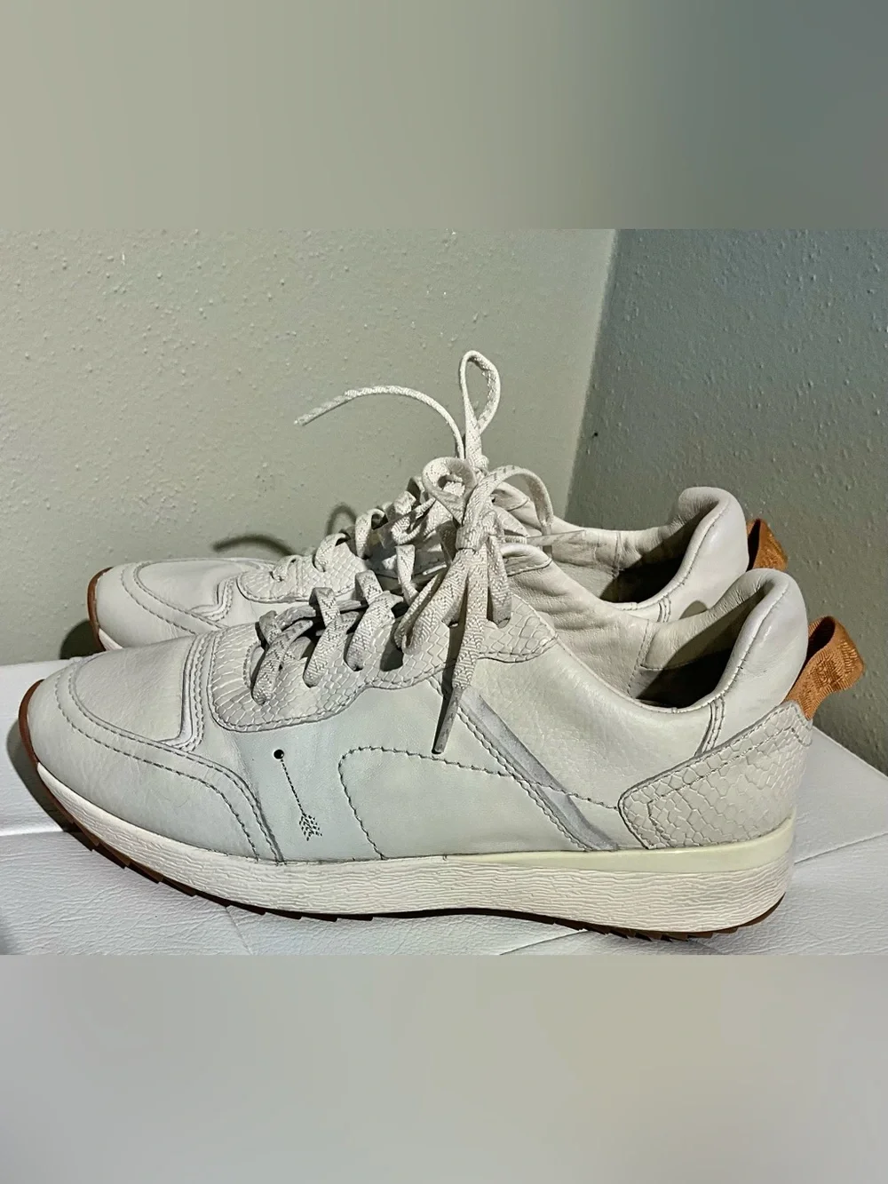 Frankie4 White Leather Casual Sneakers 8